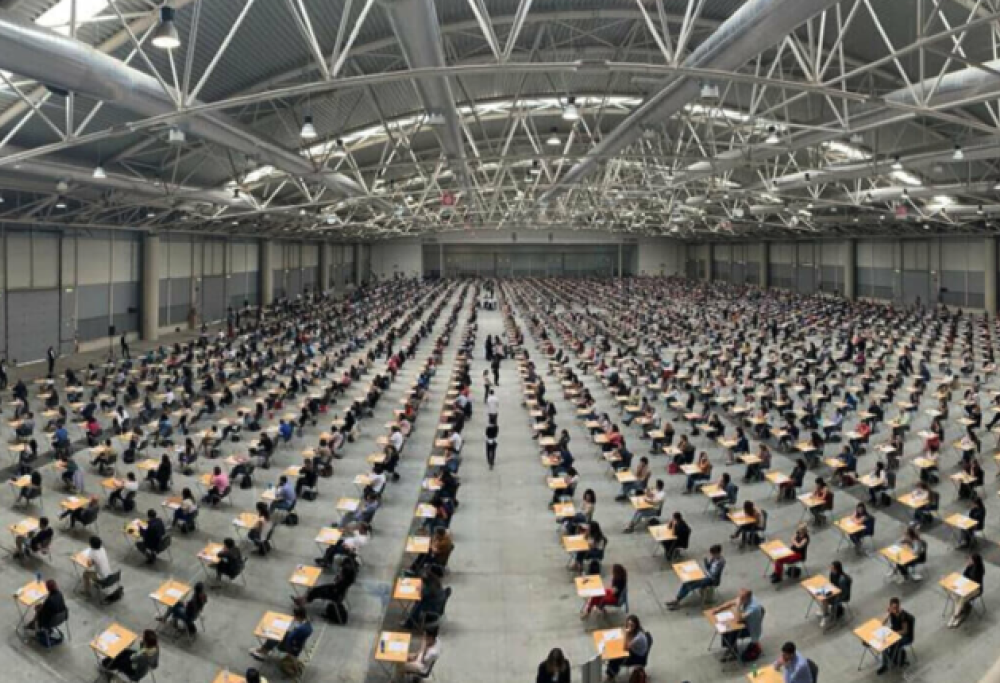Cercasi assistente a Montecitorio