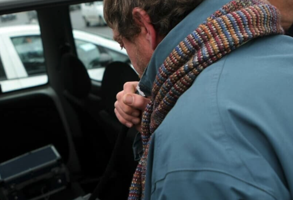 Positivo all’alcol test, patente sospesa anche se era a piedi