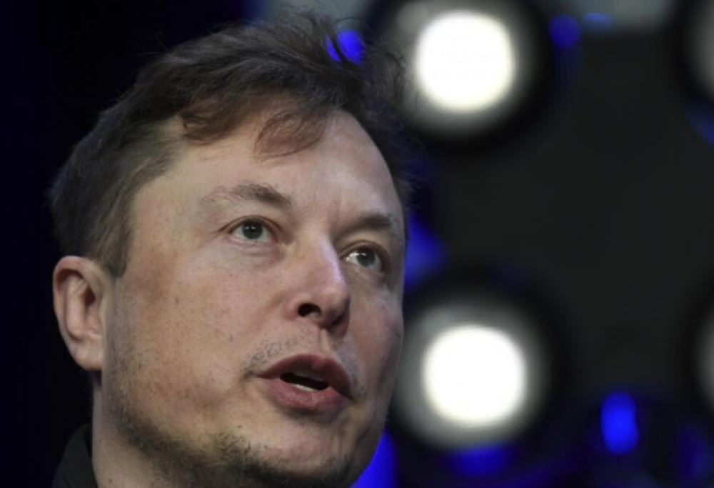 Il paziente con il chip Neuralink muove il mouse con il pensiero