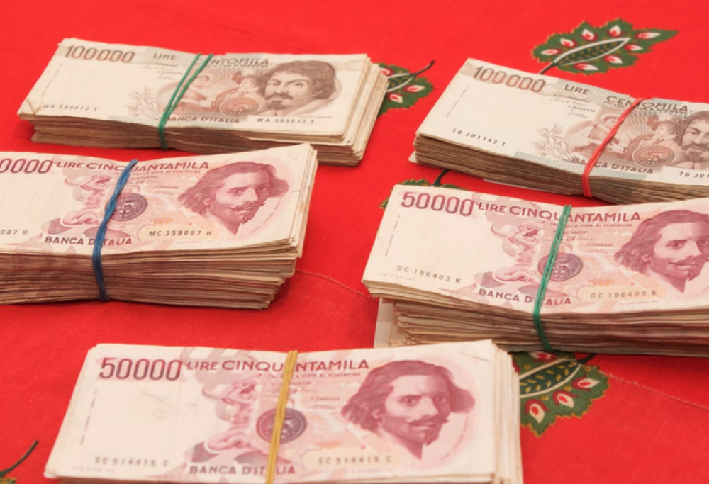 Trova 161milioni di lire ma la banca non li converte