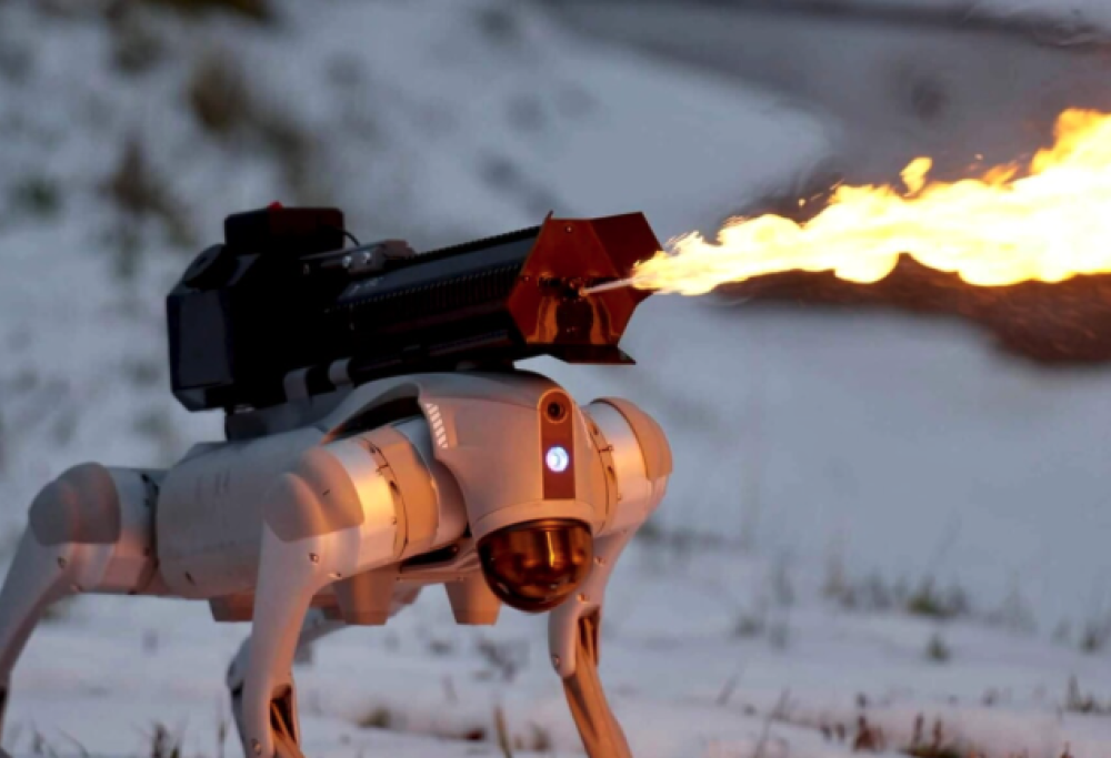 Arriva Thermonator, il cane robot con lanciafiamme