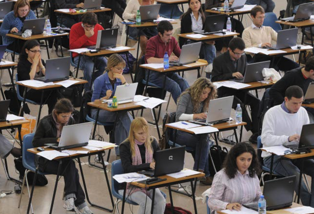 Al concorso pubblico con il sosia