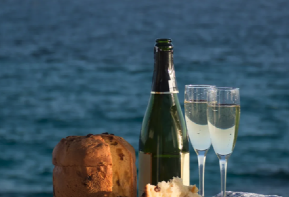 Forte dei Marmi, il panettone si mangia in spiaggia a Ferragosto