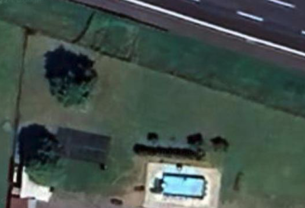 Bergamo, rubano una piscina di 8 metri da una villa