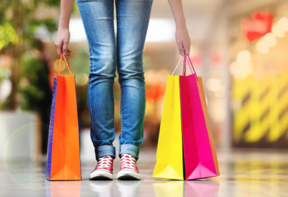 Più telefoni e meno cibo nelle famiglie italiane