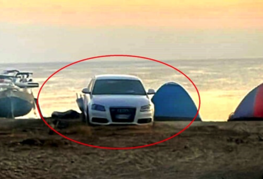 Parcheggia in spiaggia per vedere le stelle