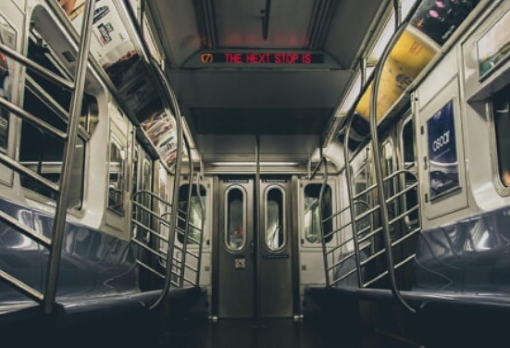 Ruba un treno della metro di New York e lo fa schiantare