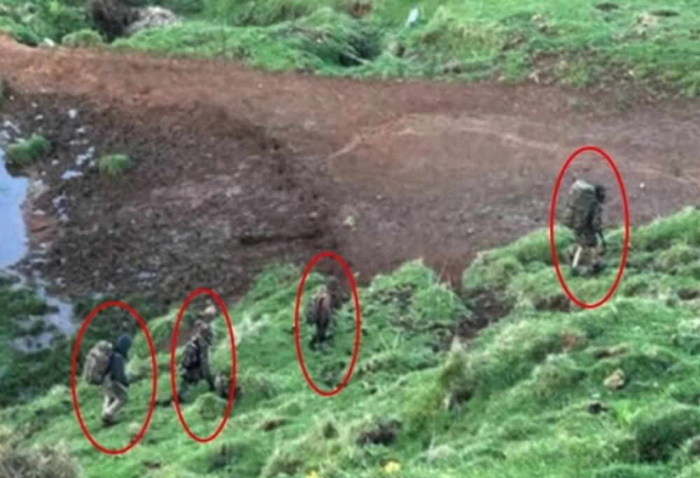 Scompare insieme ai figli, avvistati nella foresta dopo 3 anni