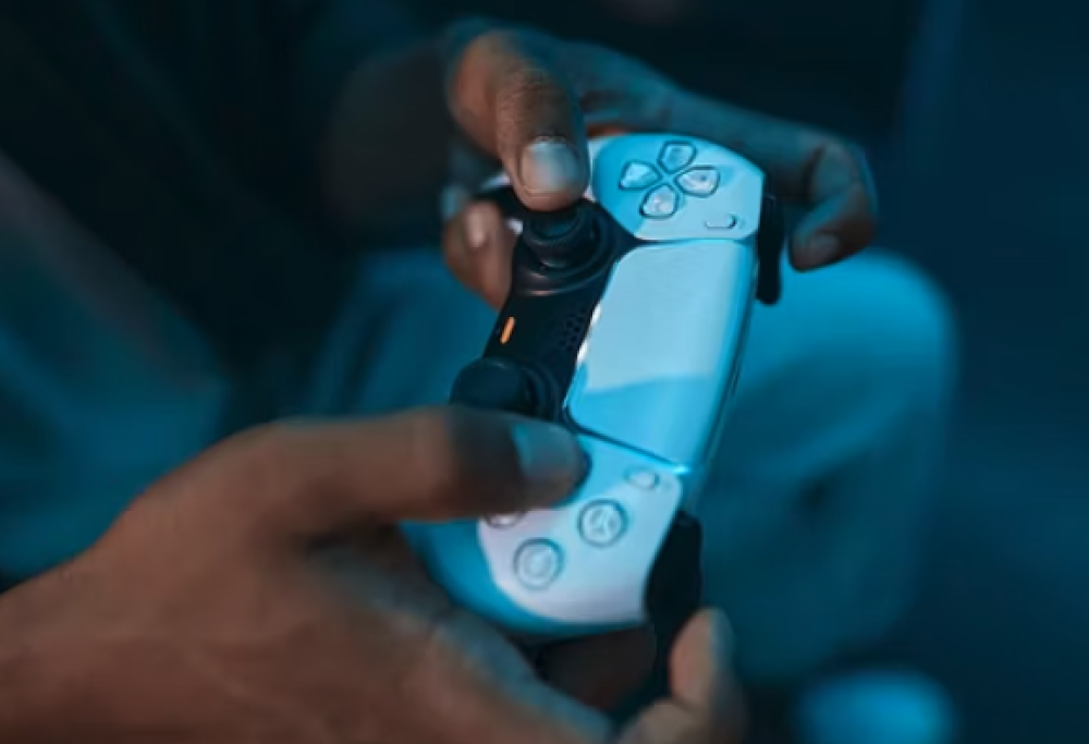 Operano un maiale a 9mila km di distanza con la Playstation