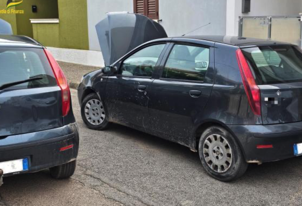 Carrozziere in pensione clona l’auto di famiglia