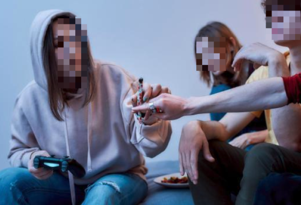 Monopattini, bici e 250 euro a chi smette di fumare spinelli