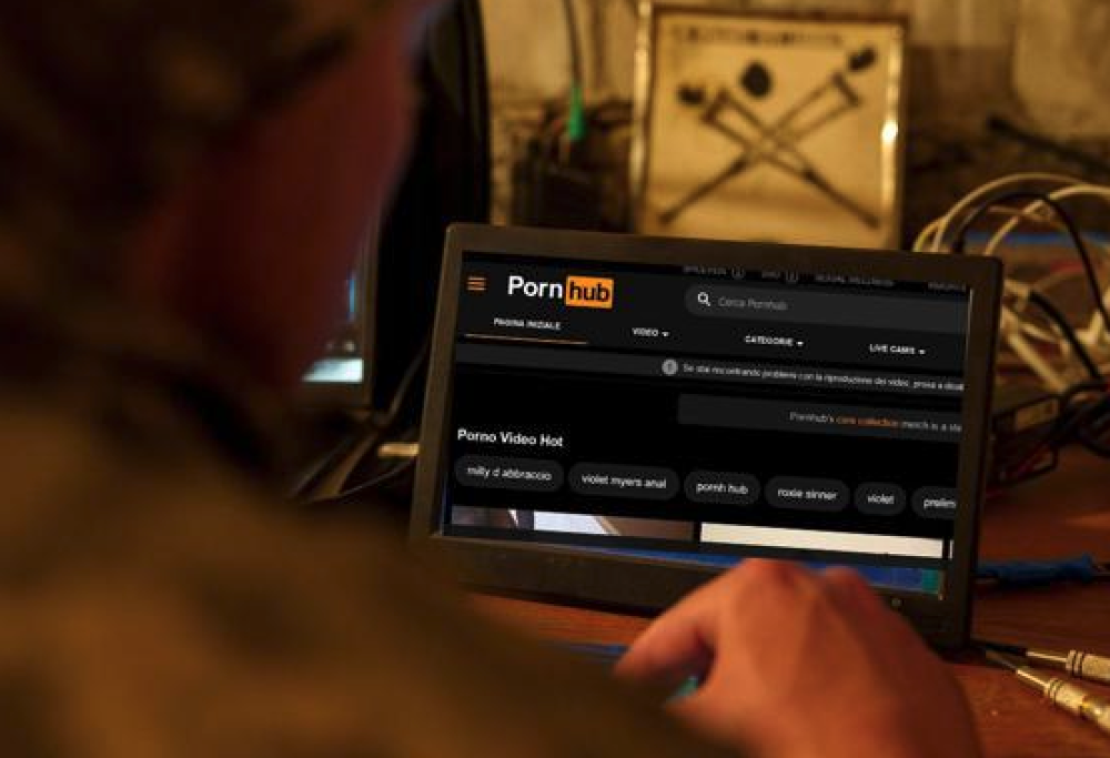 Soldati nordcoreani anziché combattere si scatenano sui siti porno