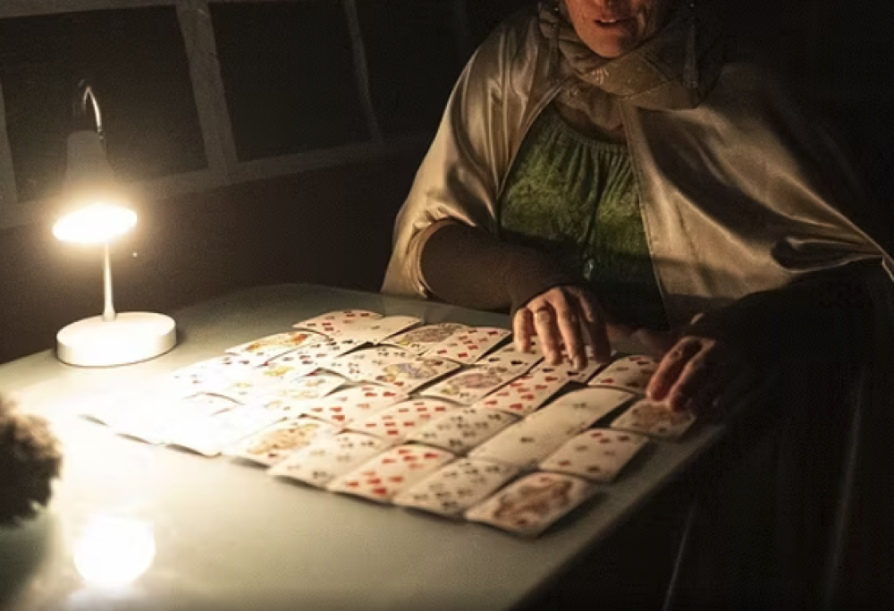 Denuncia la cartomante perché il rito non ha funzionato