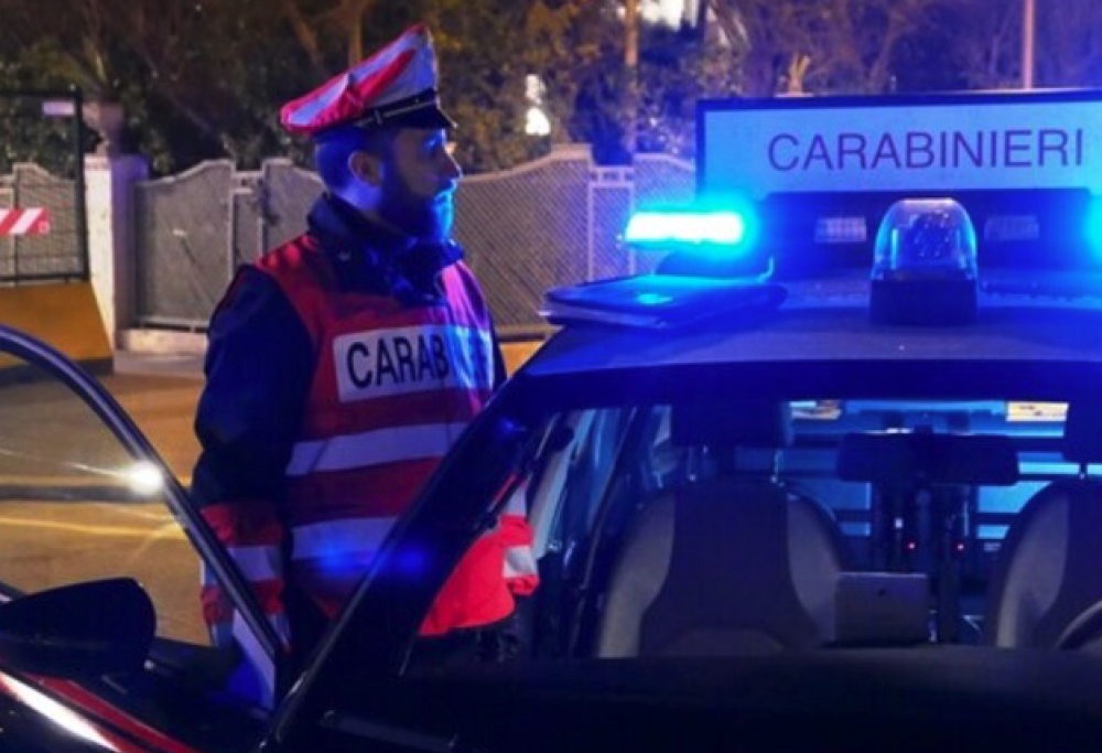 Ubriaco lascia l’auto ma viene multato a piedi