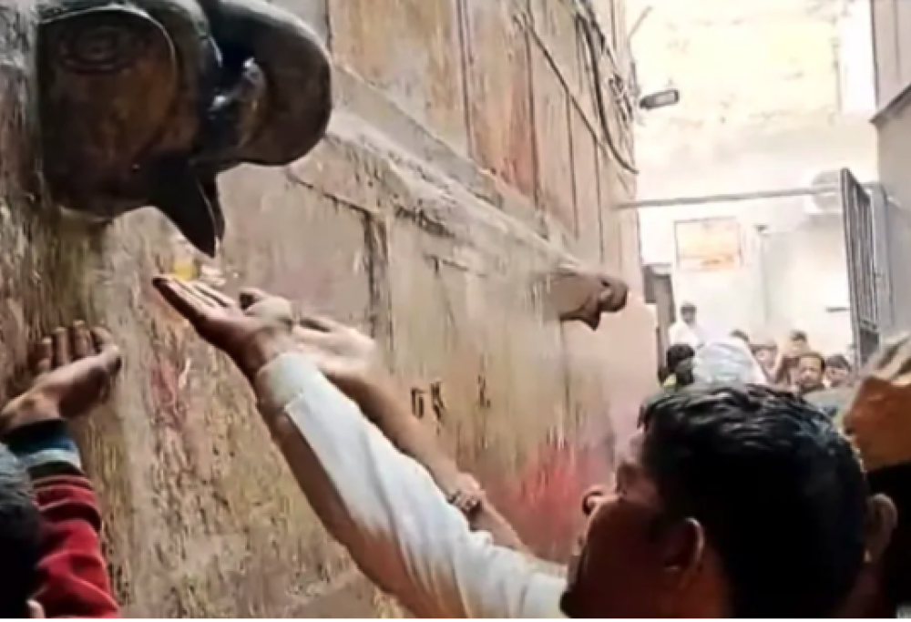 Scambiano la condensa per acqua santa