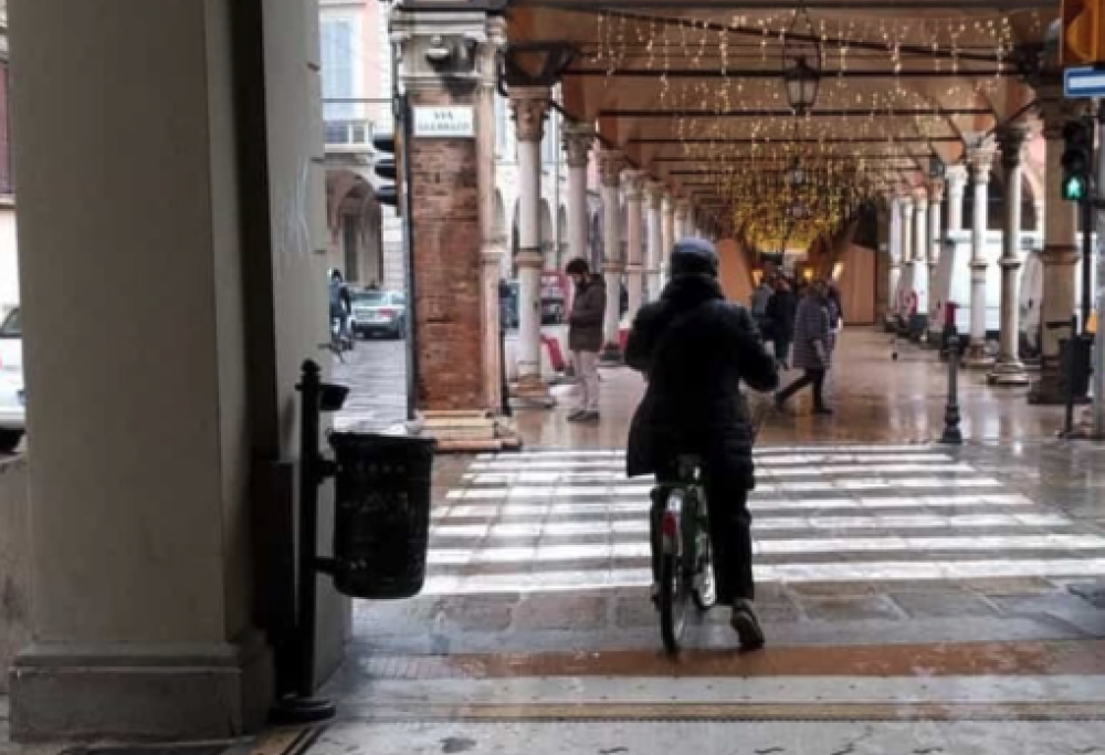 Bologna, multati 800 ciclisti in un anno