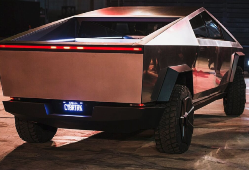 Tesla richiama quasi 50mila Cybertruck perché perdono il rivestimento esterno