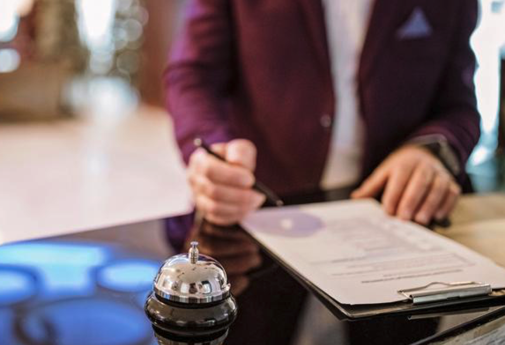 Fugge da resort di lusso lasciando 19mila euro da pagare