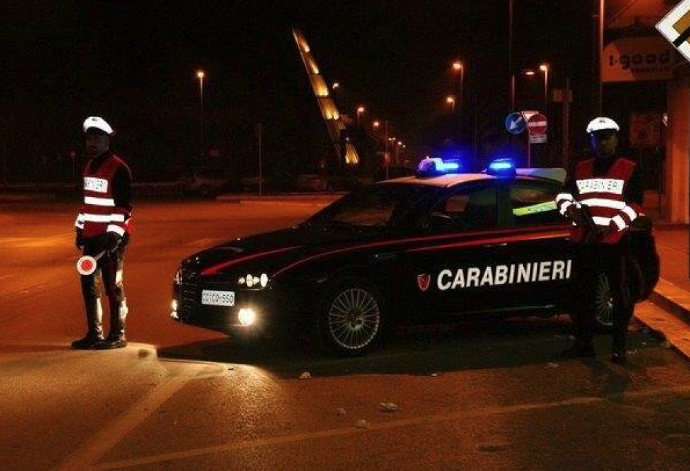 Ubriaca si fa recuperare da amico cocainomane al posto di blocco