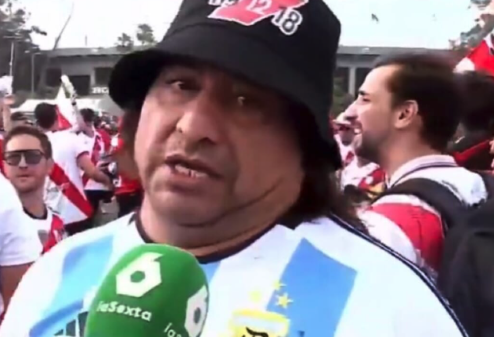 Brucia la propria auto per andare alla partita