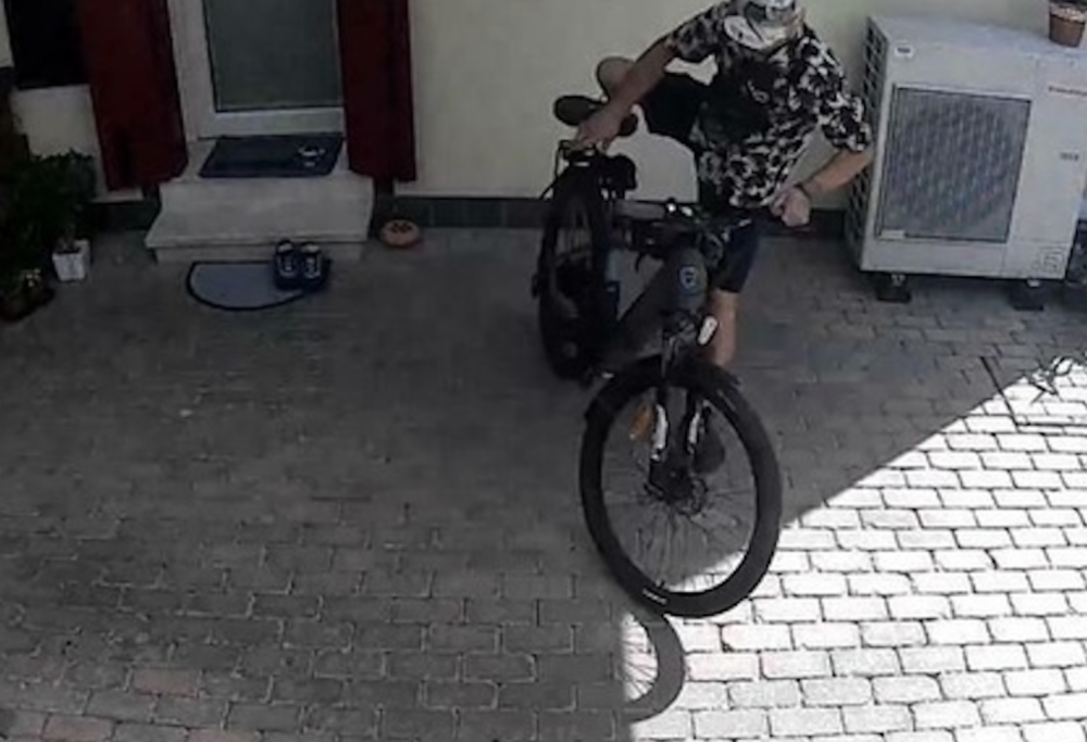 Posta il video del ladro della sua bici e lui lo denuncia