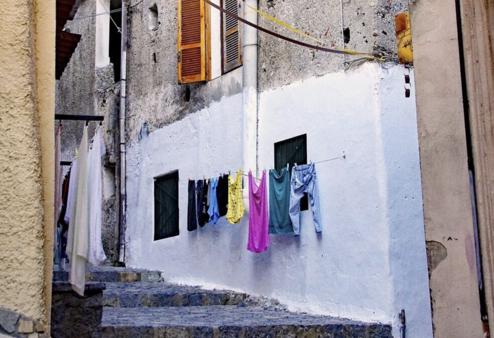 Sestri Levante, vietato stendere i panni sul balcone