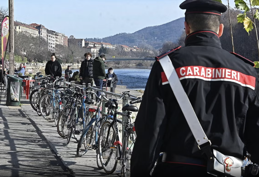 Scatta il divieto di legare la bici al palo