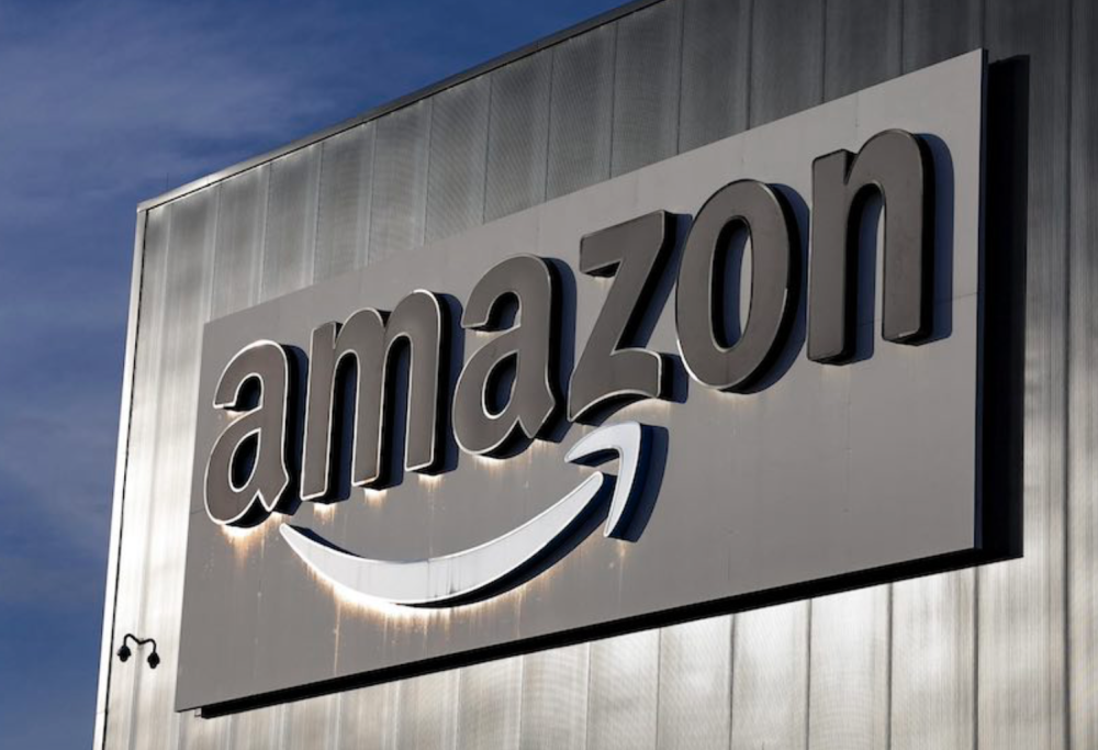 Scoperto un deposito di pacchi Amazon rubati