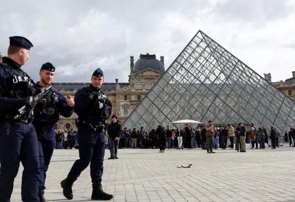 Louvre, la password della video sorveglianza era… Louvre