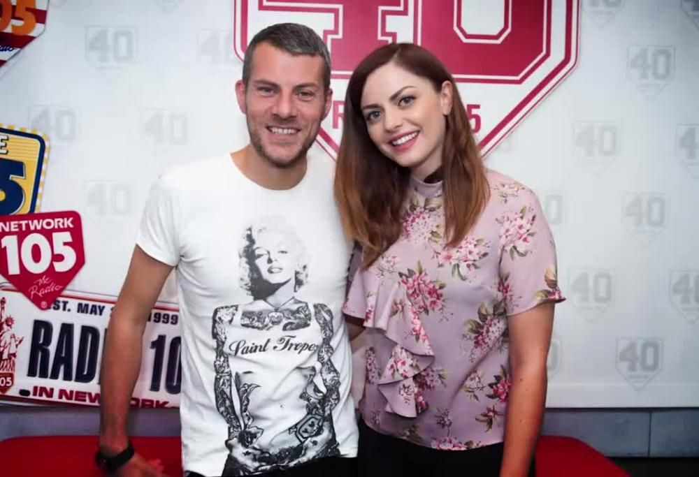 Annalisa a 105 Mi Casa: “Max, vi canto Mina, ma tu mi accompagni con la chitarra!”