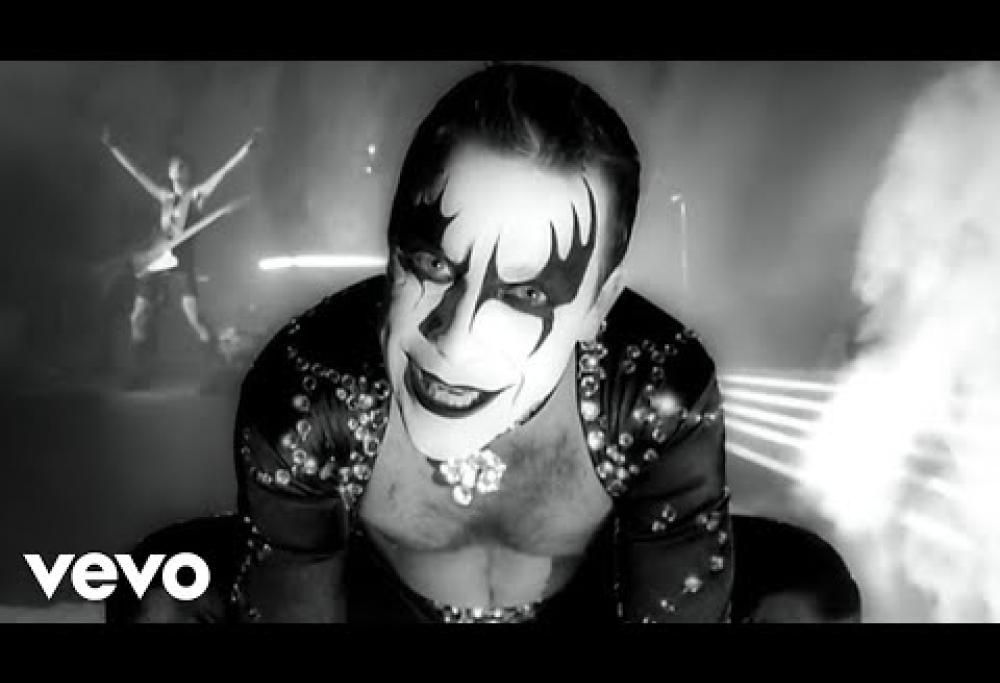 Robbie Williams – Let Me Entertain You