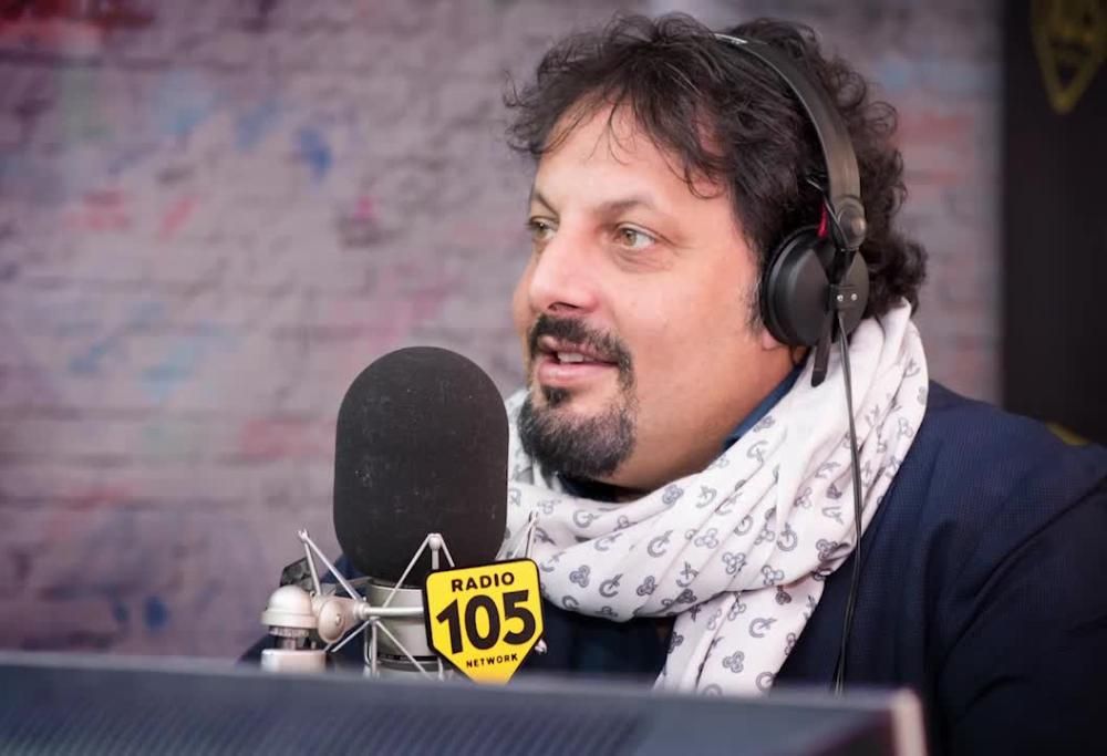 Enrico Brignano a 105 Mi Casa: “Il nuovo libro potrebbe diventare uno spettacolo”