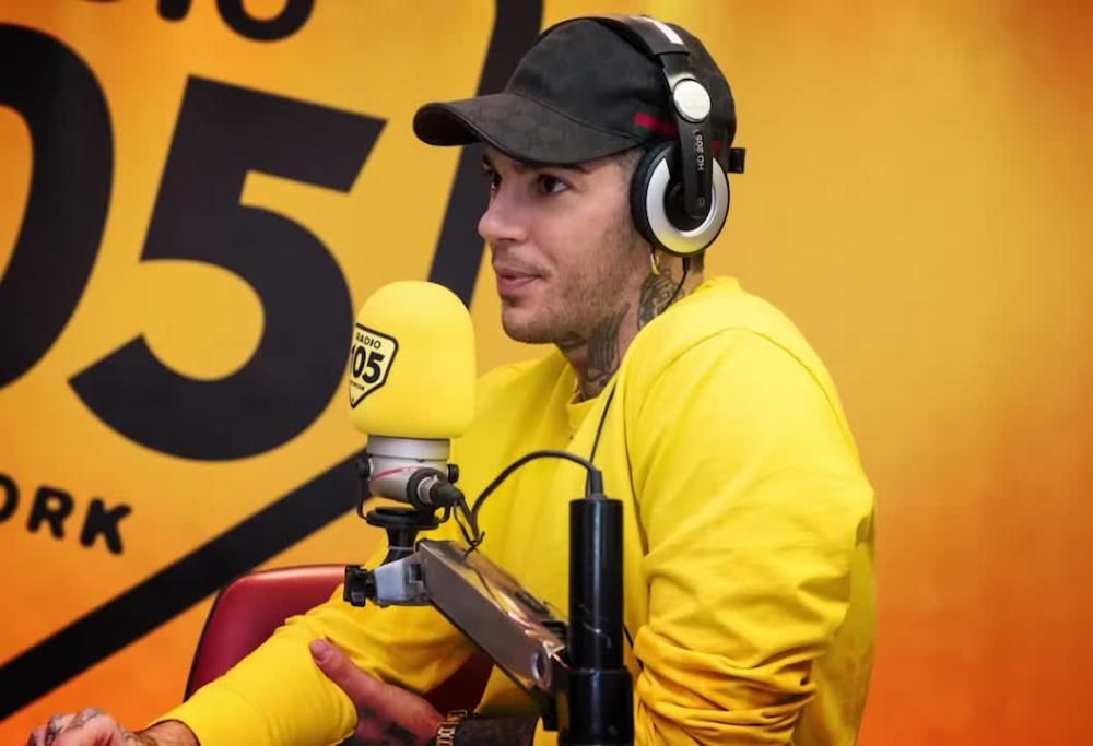 Emis Killa a 105 Mi Casa: “Dopo l’estate voglio uscire con un disco”