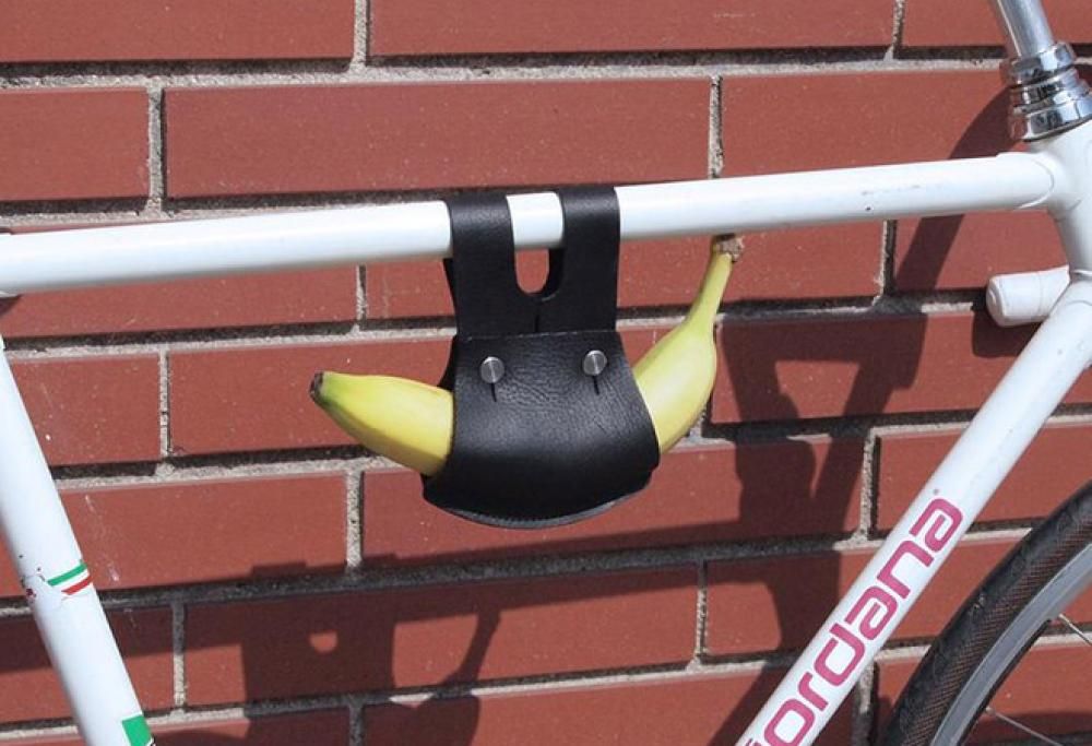 Porta banana in pelle per la tua bicicletta? Esiste davvero!