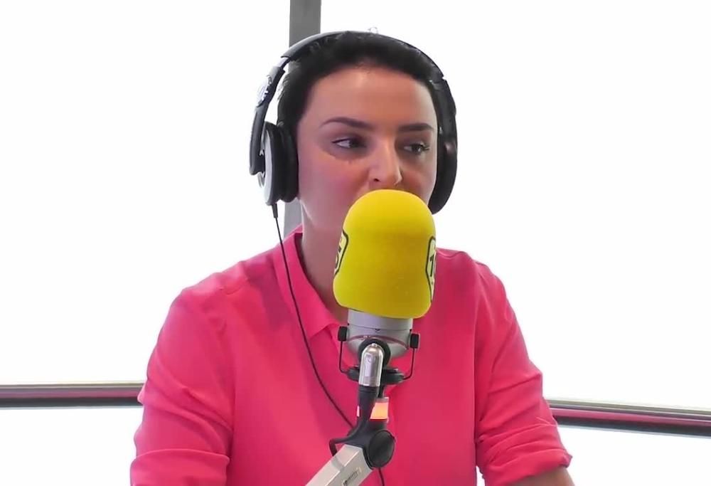 Arisa saluta 105 Take Away con “La Notte”