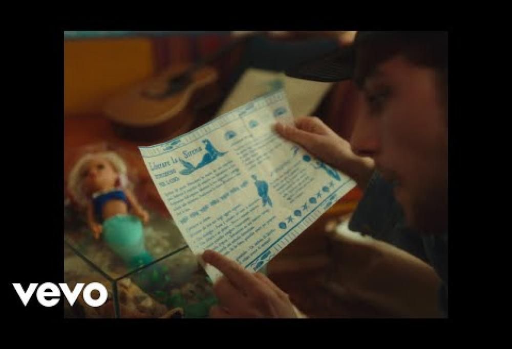 Pinguini Tattici Nucleari feat. Max Pezzali – Bottiglie Vuote (Official Video)