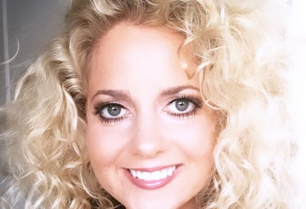 Donna diventa famosa per caso dopo aver risposto a una domanda in metro!