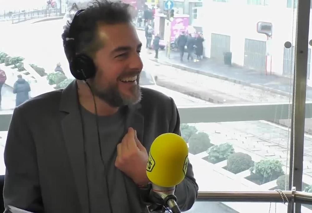 105 Take Away: Daniele Bossari e il Maestrello Lotti cantano “L’isola che non c’è”