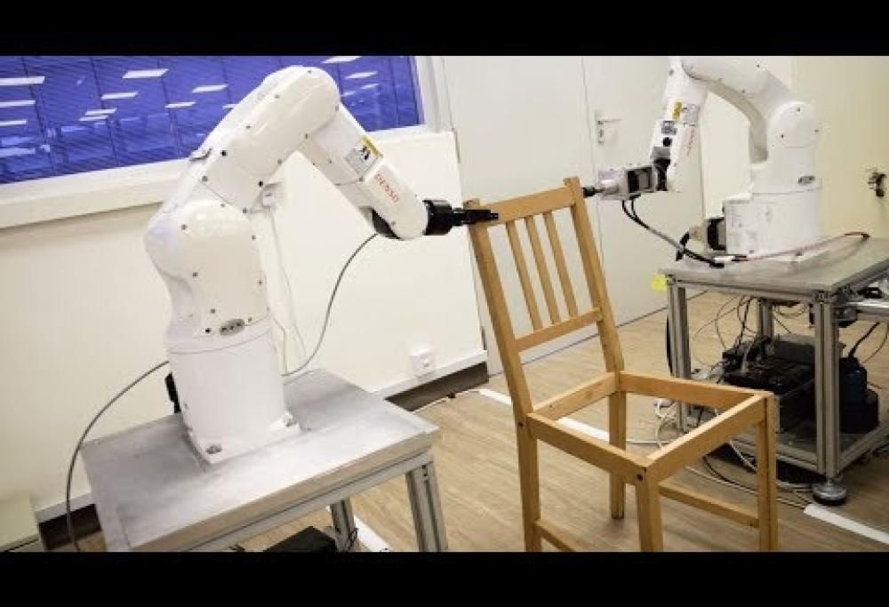 Questo robot monta una sedia Ikea in 8 minuti