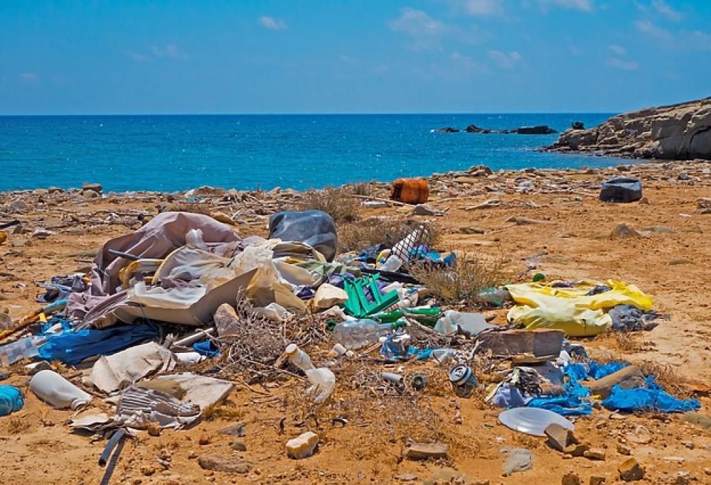 Le spiagge italiane invase dalla plastica