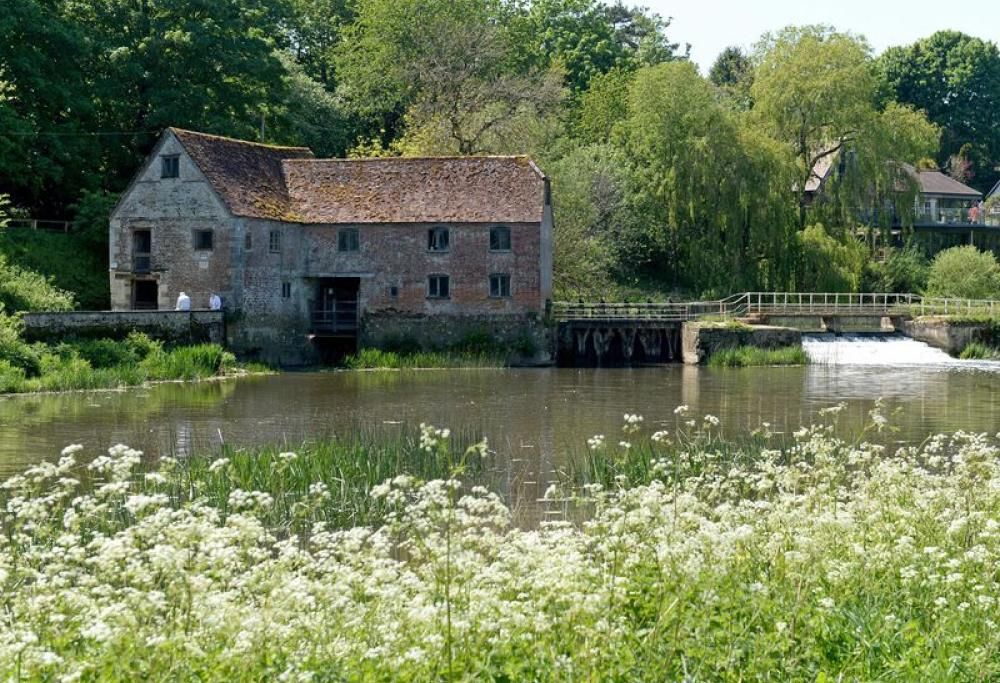 Mulino fermo da 1.000 anni riprende la produzione per fornire farina durante la pandemia