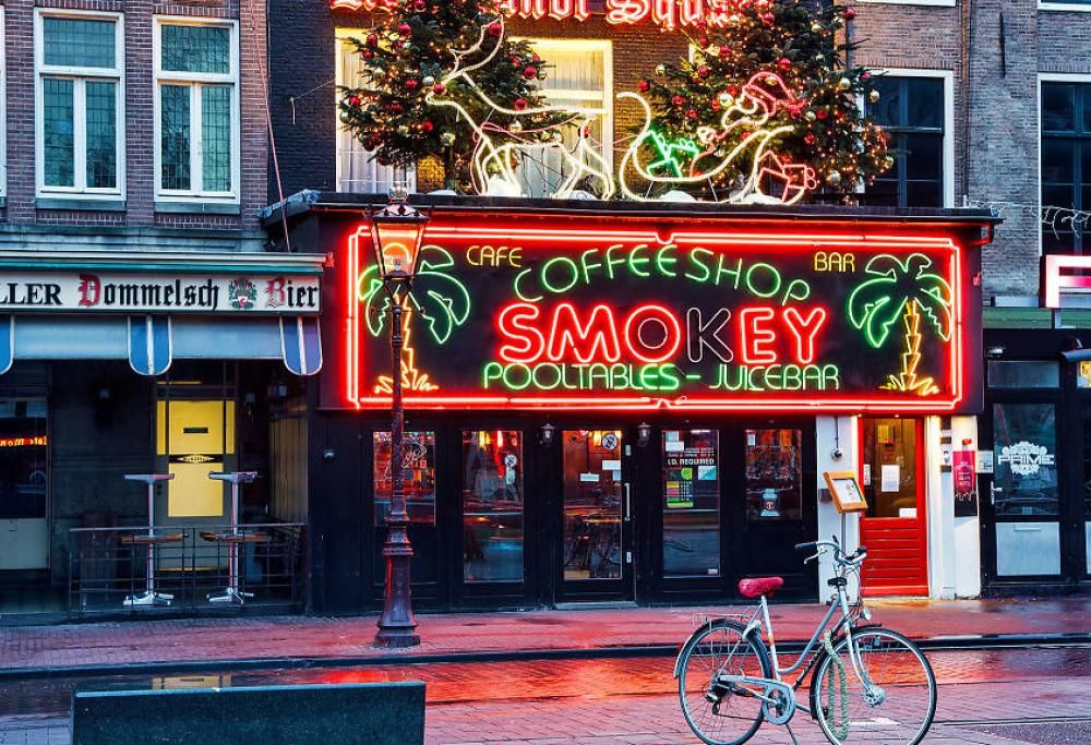 Amsterdam vuole vietare i coffee shop ai turisti