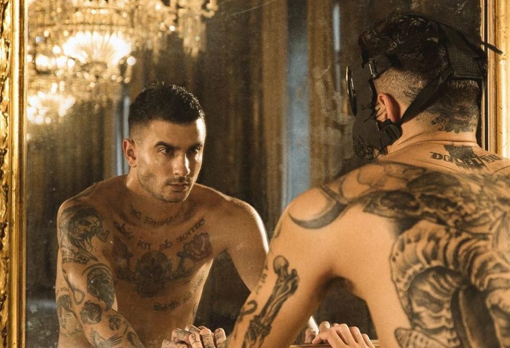 Junior Cally: chi è il rapper dall’identità misteriosa che sarà a Sanremo 2020