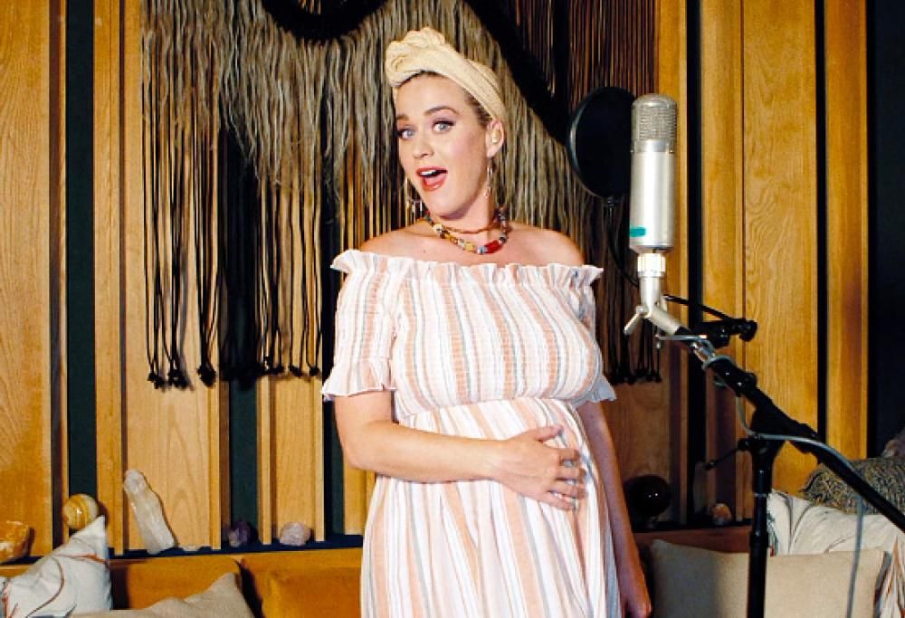 Katy Perry cede alla fragilità: “A volte mi chiudo in macchina e piango”