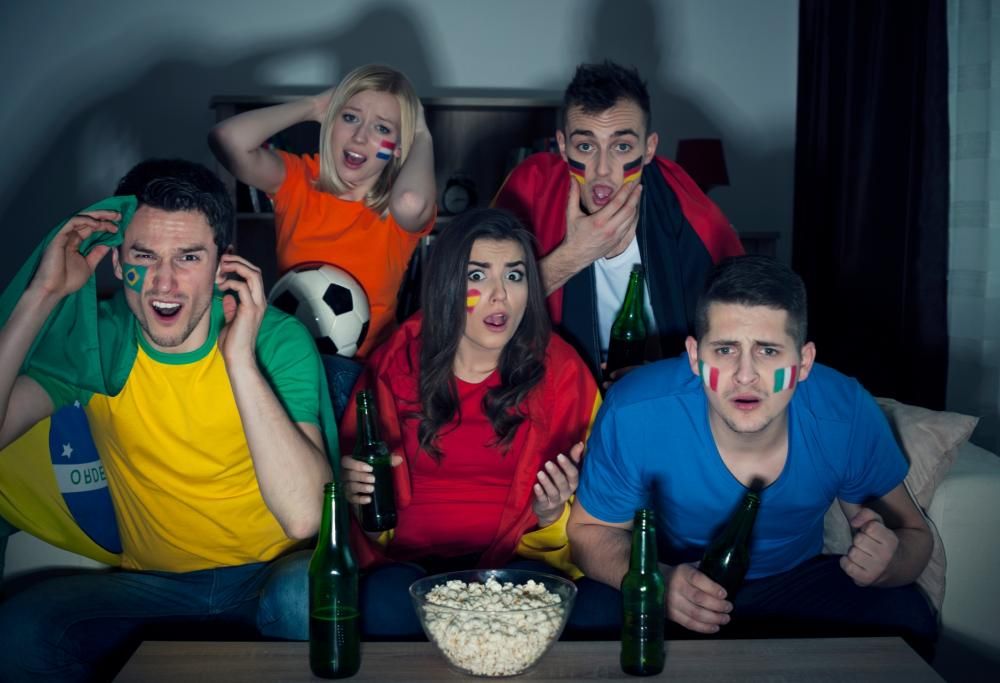 Guardare una partita in tv sarebbe come fare palestra: l’incredibile studio