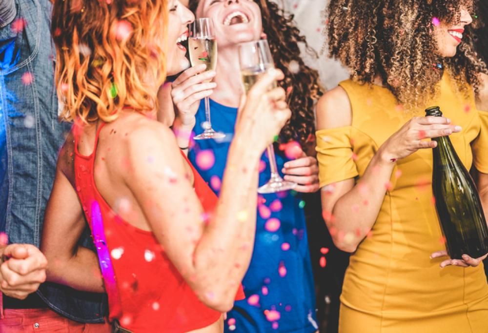 Organizzano una festa: 21 partecipanti risultano positivi al Covid