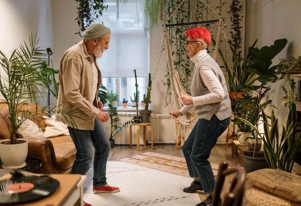 La felicità arriva dopo i 60 anni