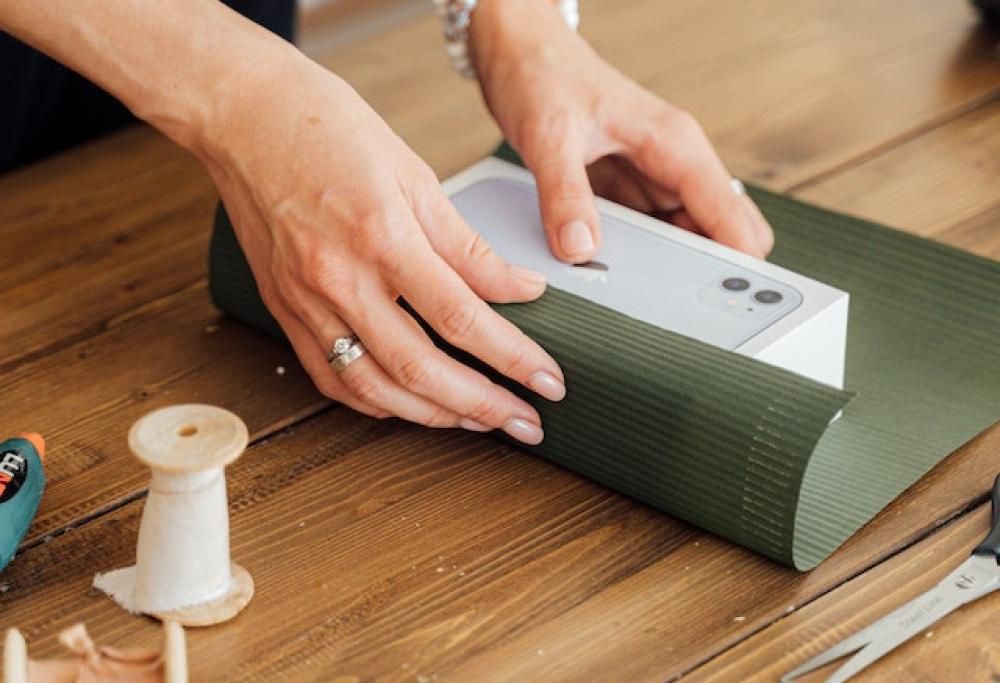 Tradimento perdonato in cambio di uno smartphone