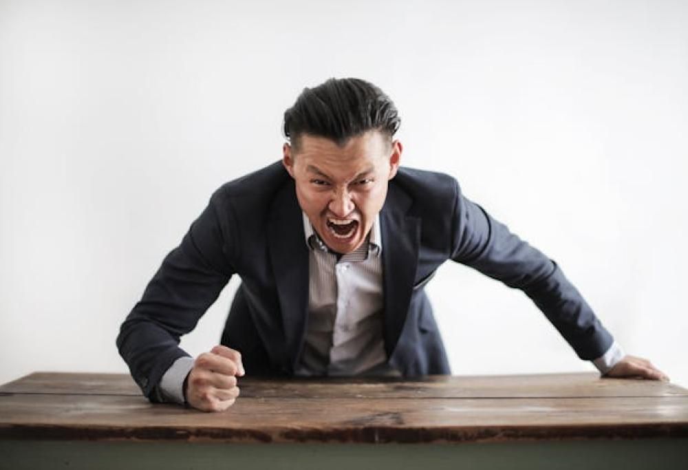 Le persone intelligenti sono disordinate, insonni e imprecano