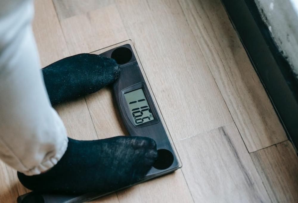 La compagnia aerea che pesa i passeggeri per risparmiare